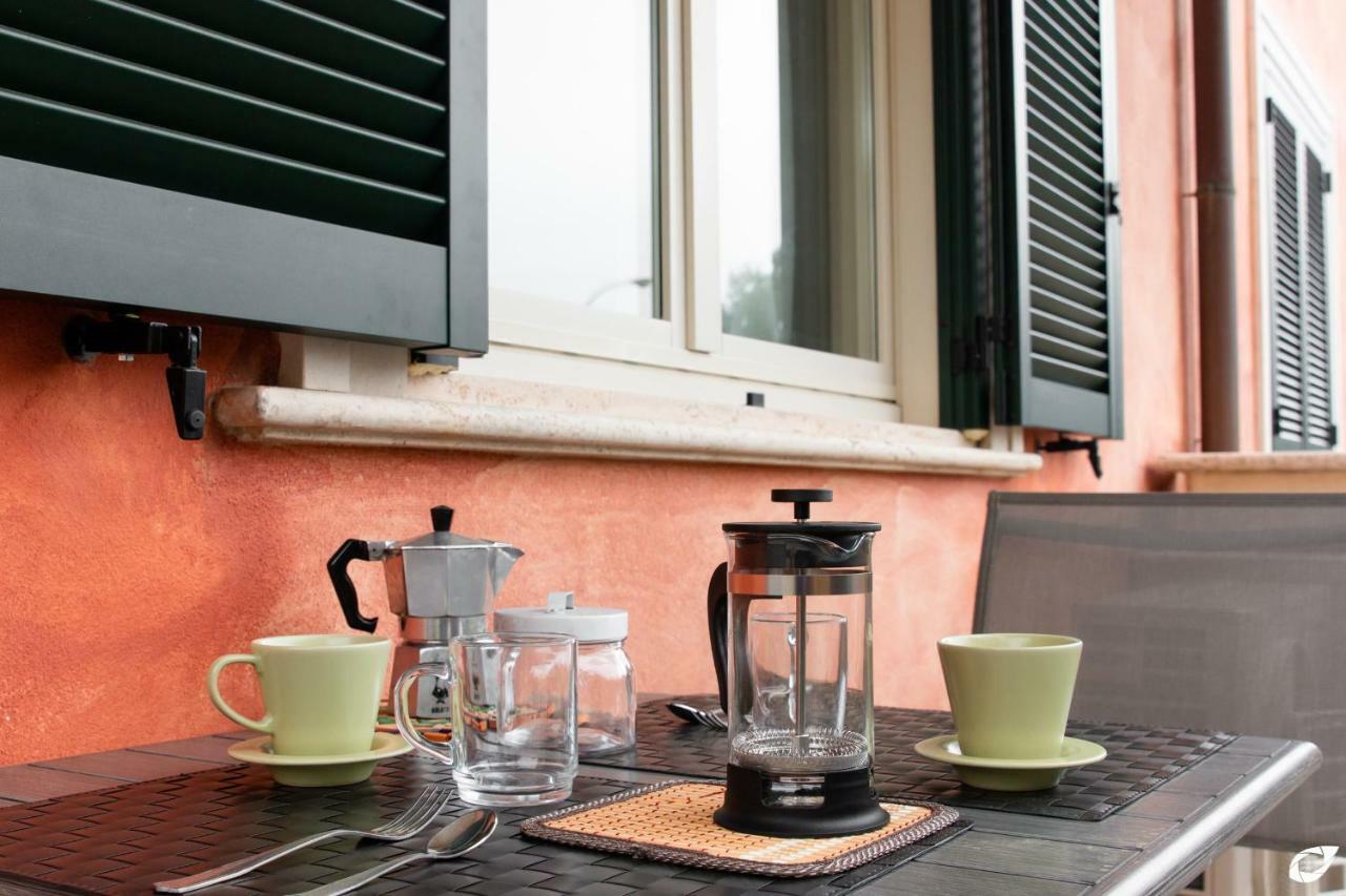 2-Bedroom Apt, With Balcony & Aircondition - 50 M From The Beach Marina di Pietrasanta Luaran gambar
