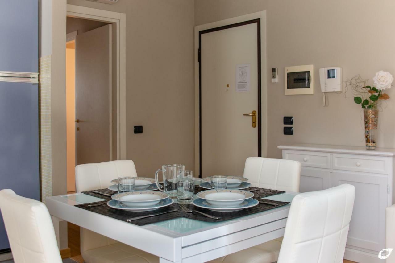 2-Bedroom Apt, With Balcony & Aircondition - 50 M From The Beach Marina di Pietrasanta Luaran gambar
