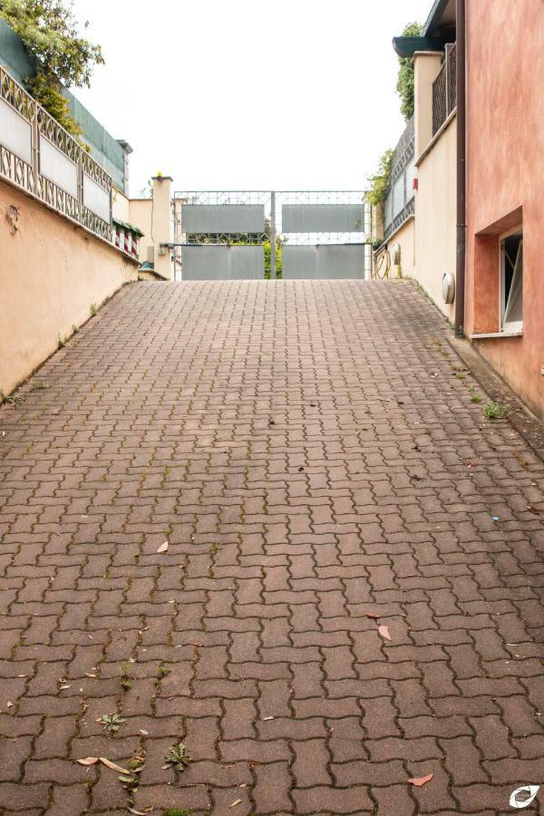 2-Bedroom Apt, With Balcony & Aircondition - 50 M From The Beach Marina di Pietrasanta Luaran gambar