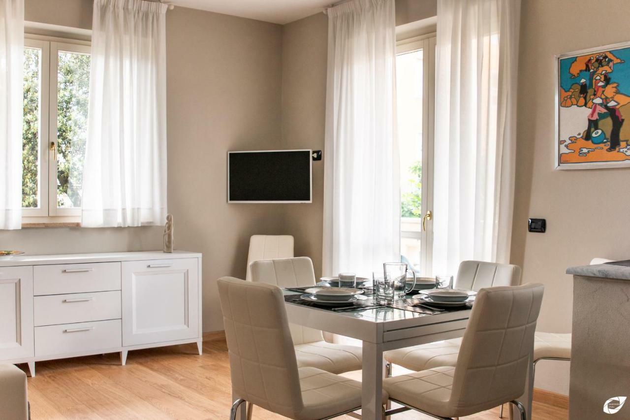 2-Bedroom Apt, With Balcony & Aircondition - 50 M From The Beach Marina di Pietrasanta Luaran gambar
