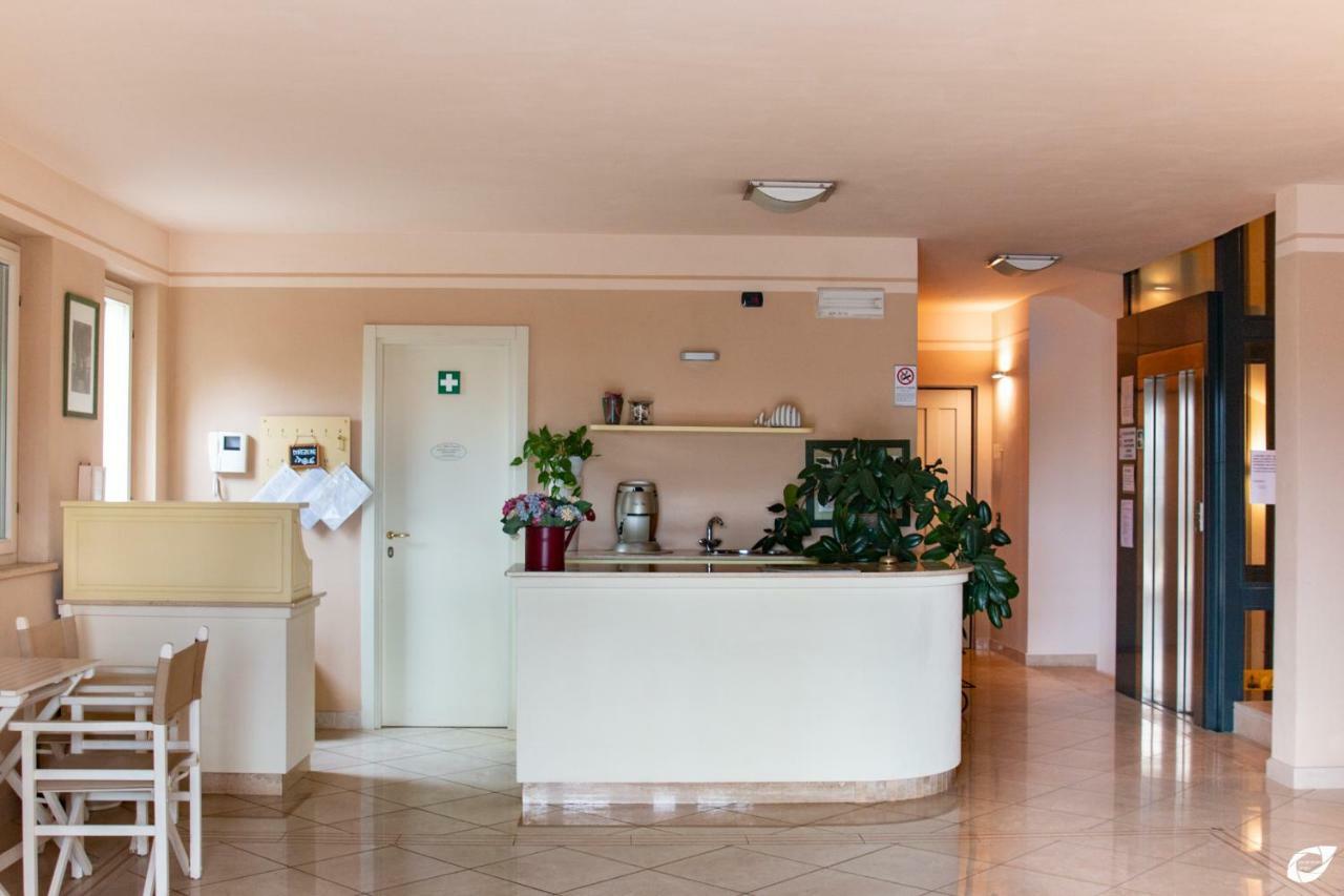 2-Bedroom Apt, With Balcony & Aircondition - 50 M From The Beach Marina di Pietrasanta Luaran gambar